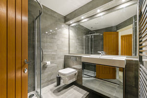 Shower room en-suite- click for photo gallery